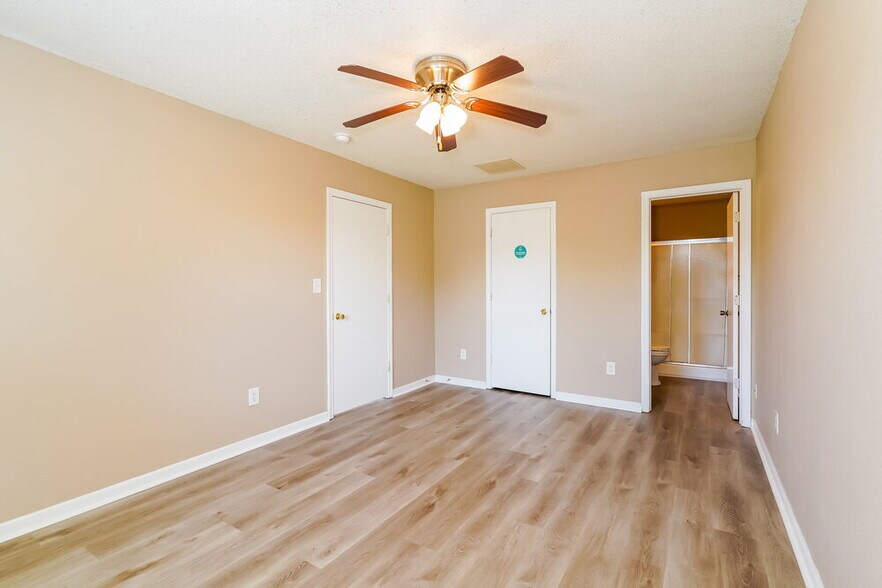 Building Photo - 7621 Blue Willow Dr