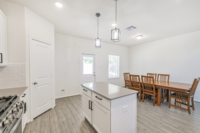 Building Photo - 30812 Willow Green Ln