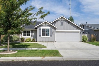 Building Photo - Beautiful North Meridian Home with Upgrade...