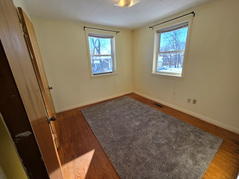 Bedroom SW - 836 Oak Hill Rd