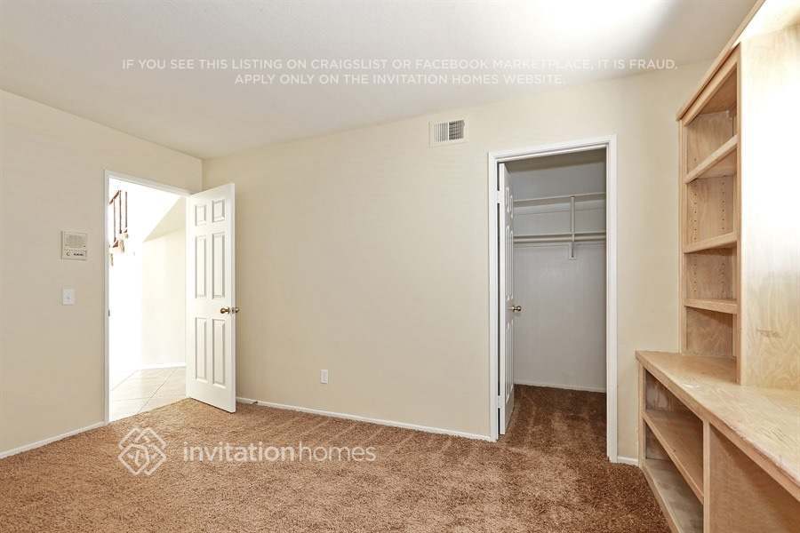 Building Photo - 20325 Calhaven Dr