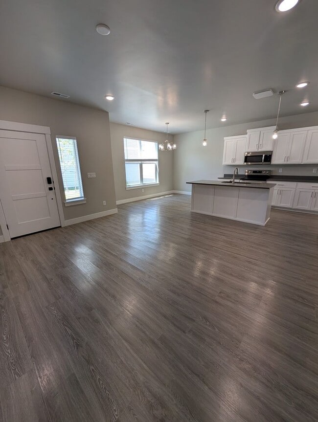 Building Photo - 5560 Trueman St