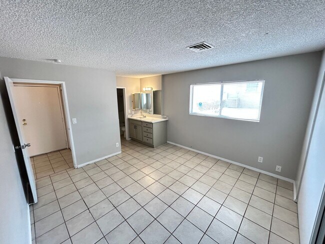 Building Photo - 5147 Greene Ln