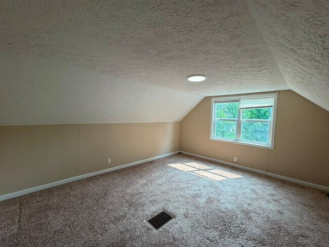 Building Photo - Room to Settle In with our SPACIOUS 3-Bedroom Wickliffe Home!