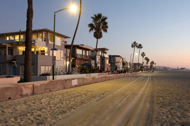 Building Photo - 2949 Ocean Front Walk