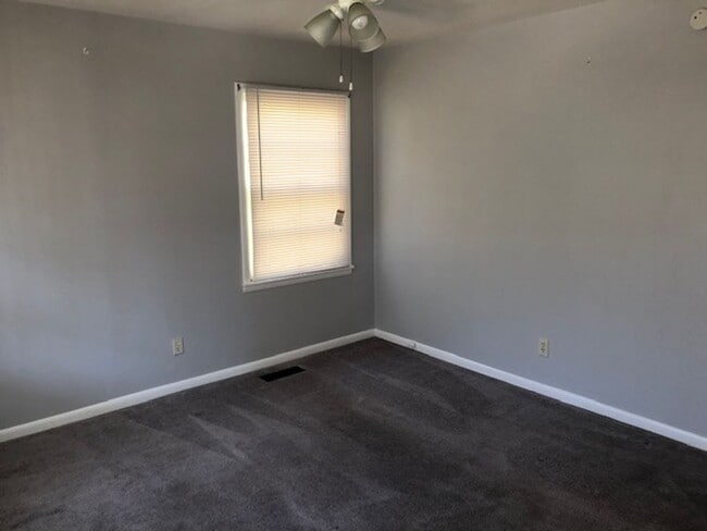 Building Photo - 1705 4th Pl NW