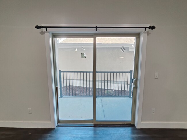 Building Photo - Charming 3-Bed, 2-Bath Condo - Two Weeks F...