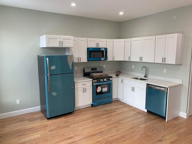 Building Photo - 537 Clinton Ave