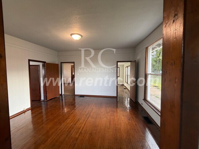 Building Photo - 121 Warrington-