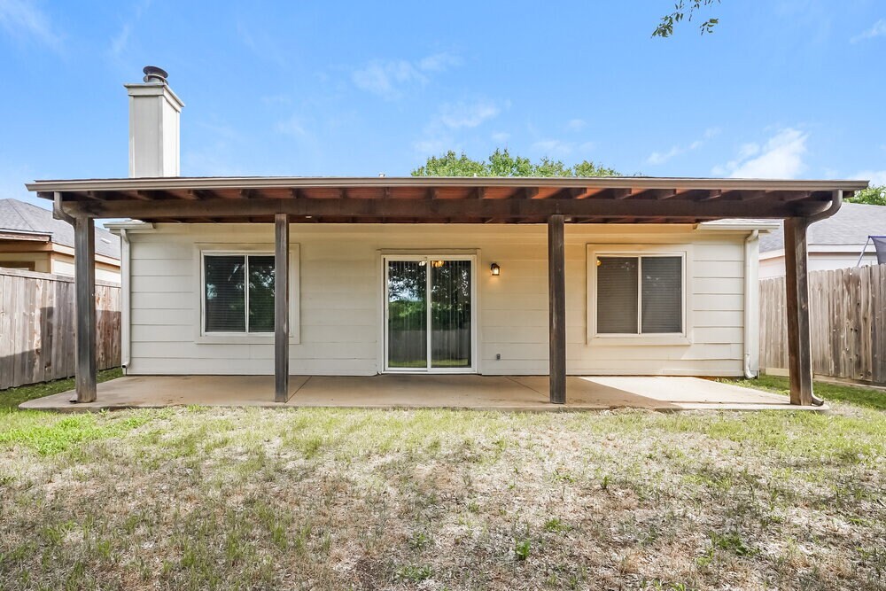 Building Photo - 1001 Springcreek Dr