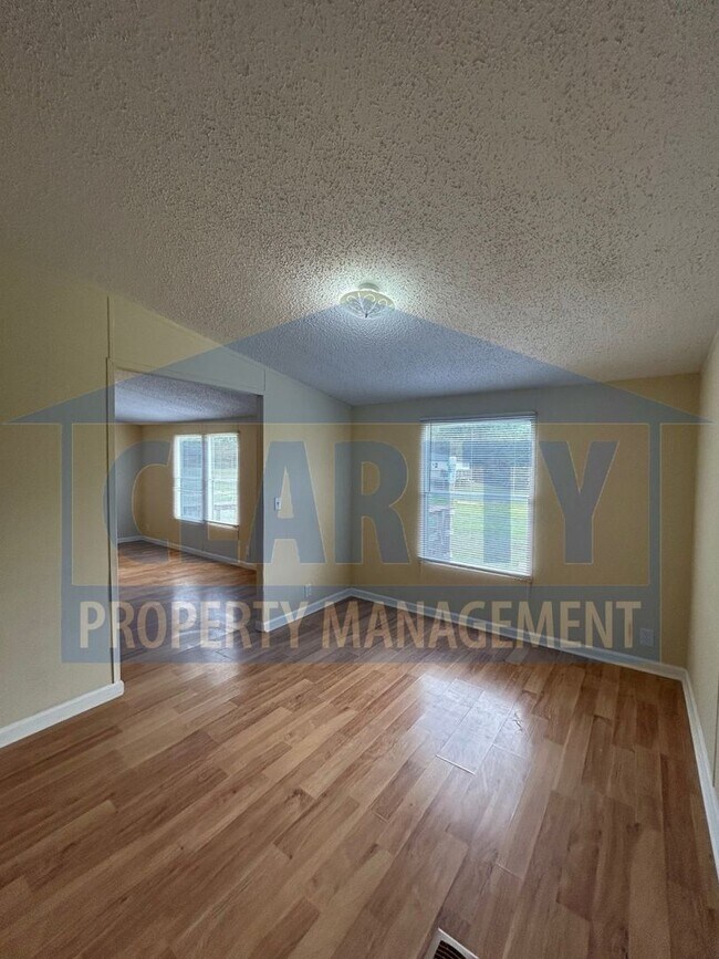 Building Photo - Spacious 4-Bedroom, 2-Bath Home!