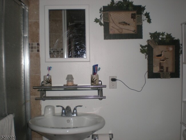 Building Photo - 147 Phelps Ave