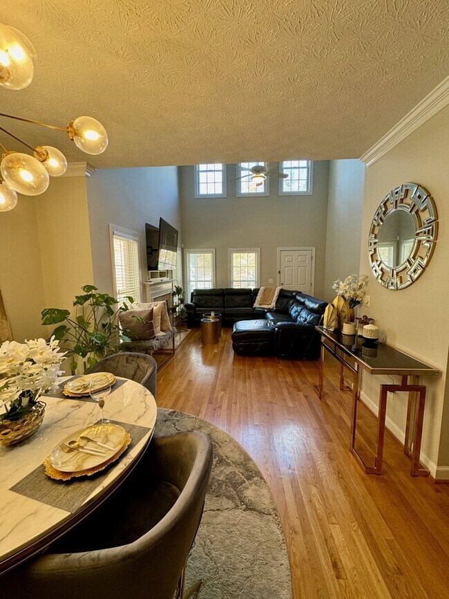 Building Photo - Port Warwick Luxury attached Home