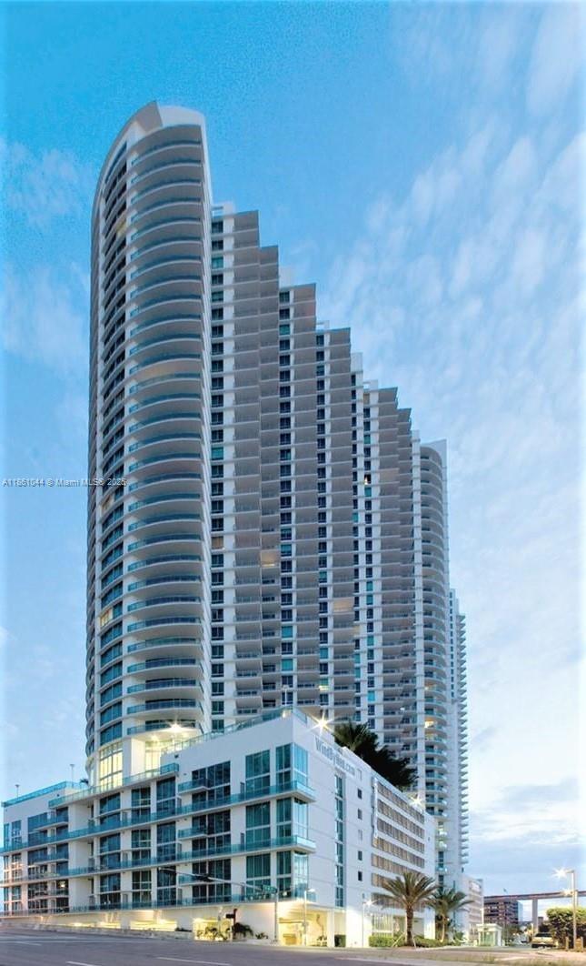 Building Photo - 350 S Miami Ave