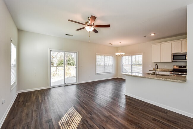 Building Photo - 28 Paces Run