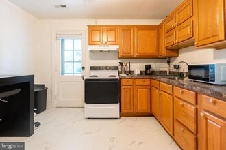 Building Photo - 315 Frederick St