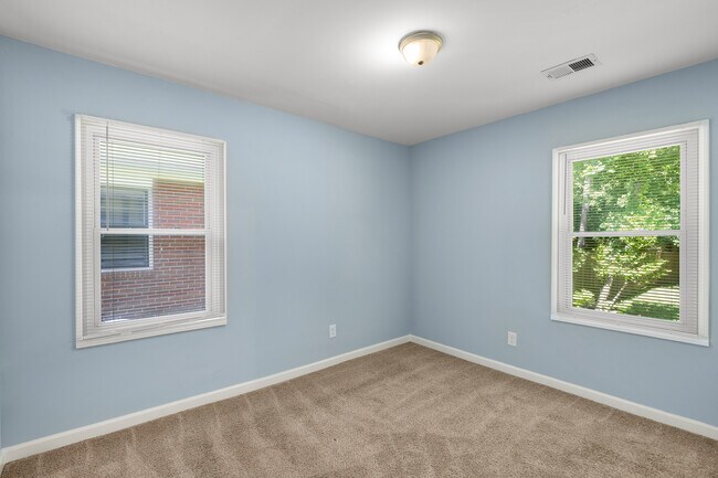 Building Photo - 2931 Diana Dr SW