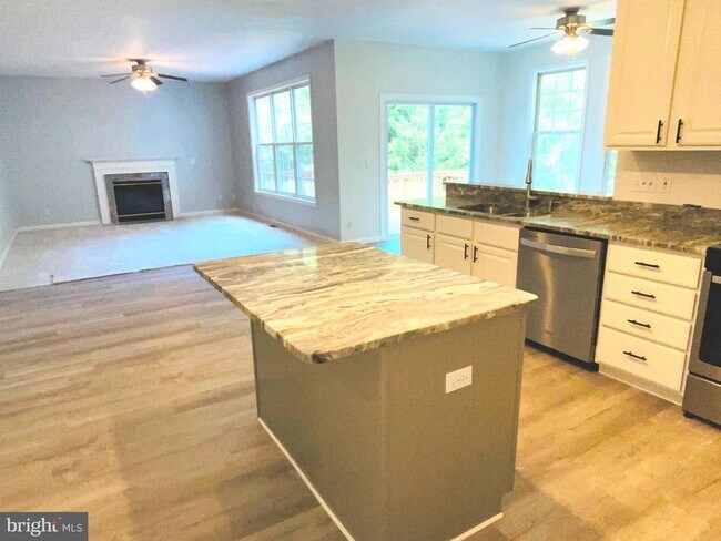 Building Photo - 9 Scarlet Oak Cir