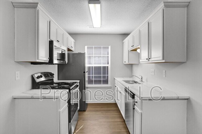 Building Photo - 866 Barrington Woods Cove