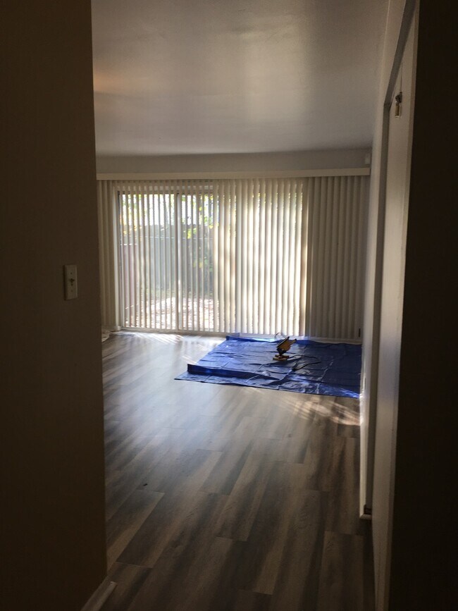 Building Photo - 855 Mulford Ln