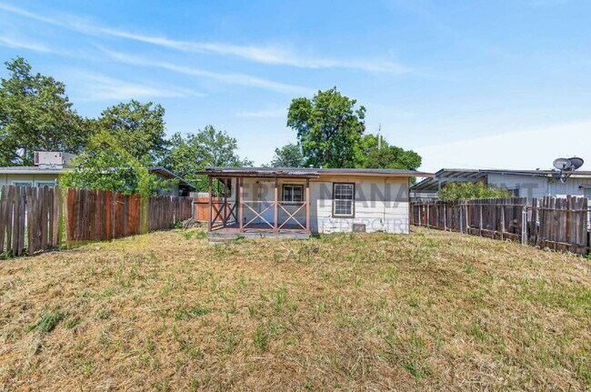 Building Photo - 302 Chennault Ct