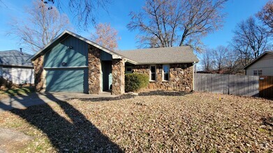 Building Photo - Great Basement home with tons of room