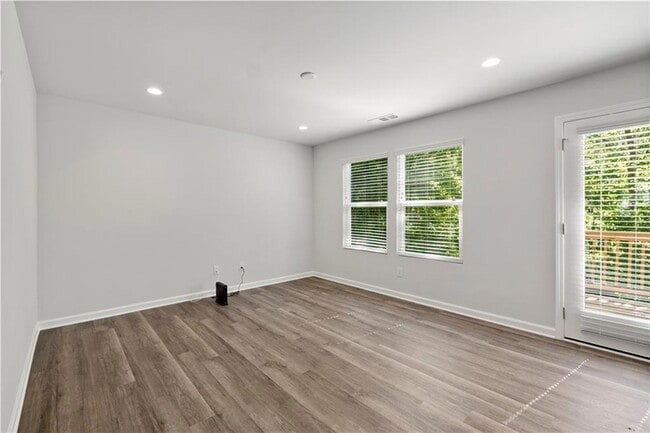 Building Photo - 1139 Lookout Ave NW