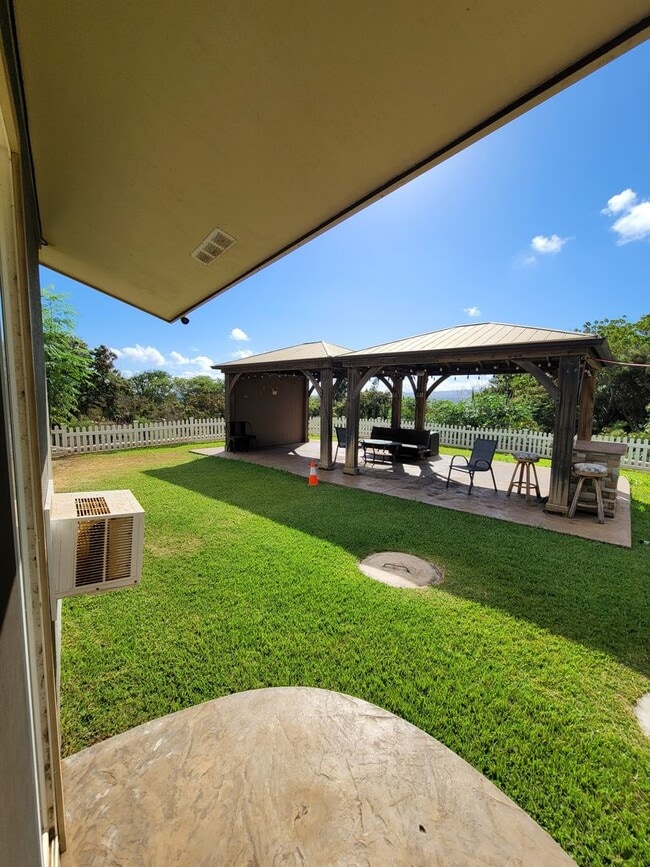Building Photo - 3 Bedroom 1.5 Bathroom Main House in Waikapu