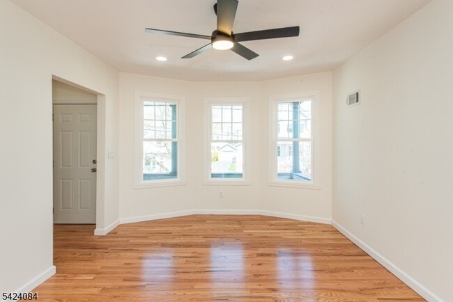 Building Photo - 39 Beekman St