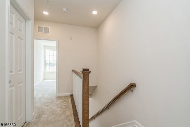 Building Photo - 43 S Davenport St