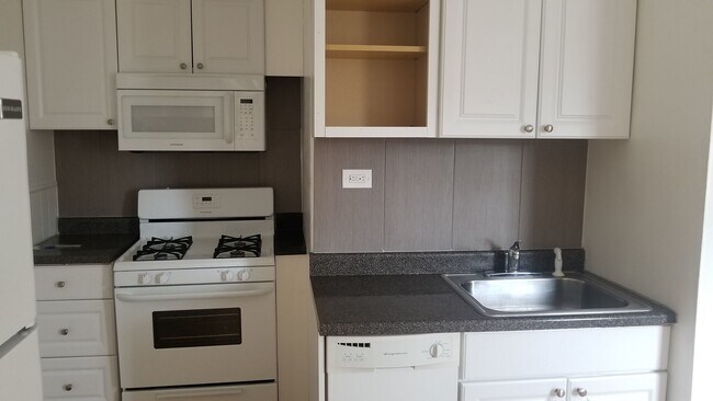 Building Photo - 4409 N Kenneth Ave