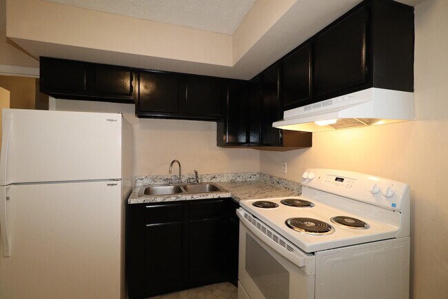 Building Photo - 310 E Edgewood Dr