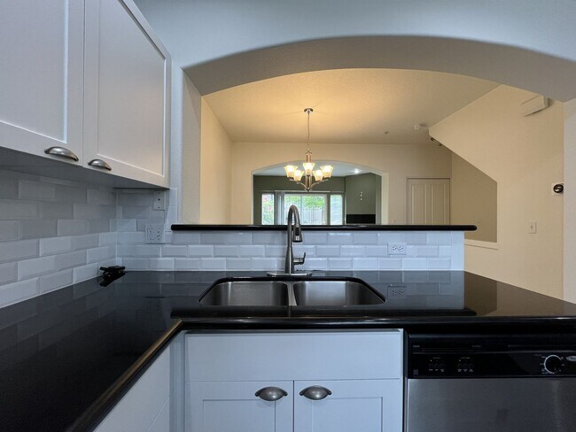 Building Photo - 2 Bedroom 2.5 Bathroom with 2 Tandem Car garage ~ Convenient Cedar Mill Location Near St. Vincent...