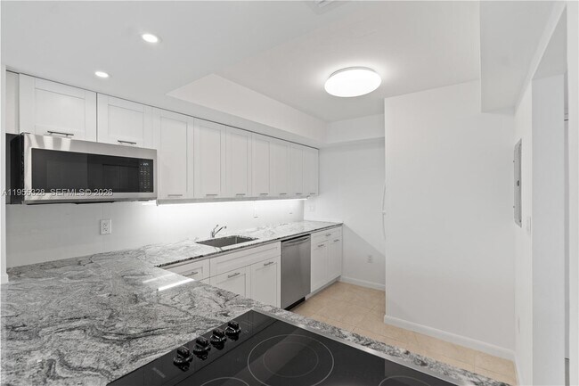 Building Photo - 1301 NE Miami Gardens Dr