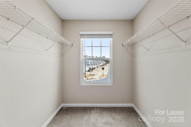 Building Photo - 8562 River Ridge Dr