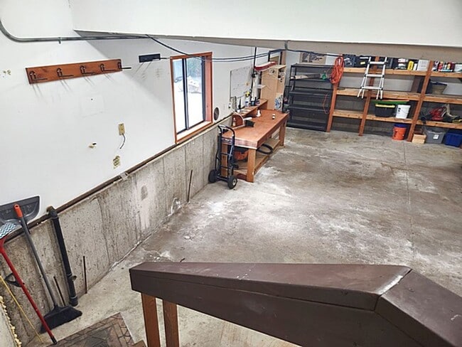 Building Photo - Private Pinebrook Estates Home