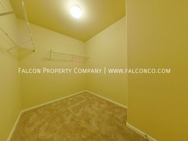 Building Photo - 6224 Saddlebred Way