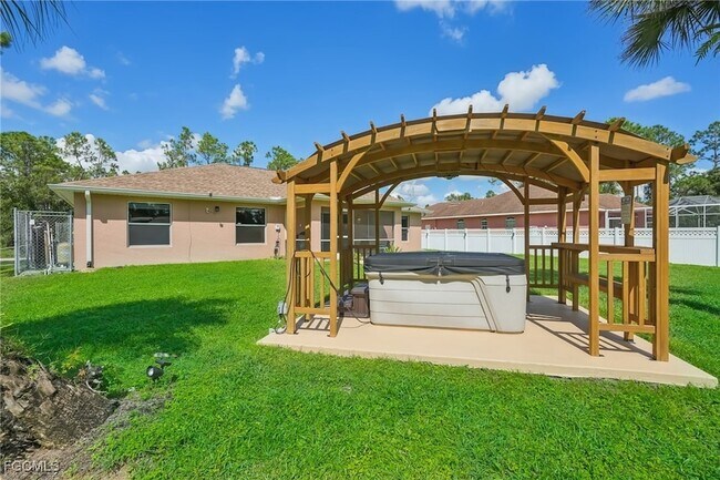 Building Photo - 940 Belmont St E