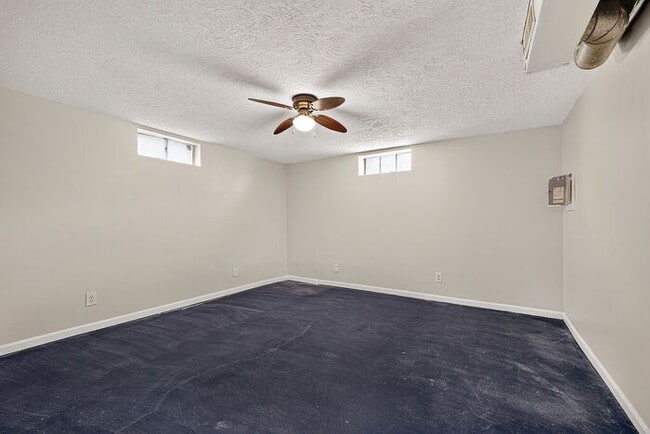 Building Photo - Freshly Updated Home in Warren Township