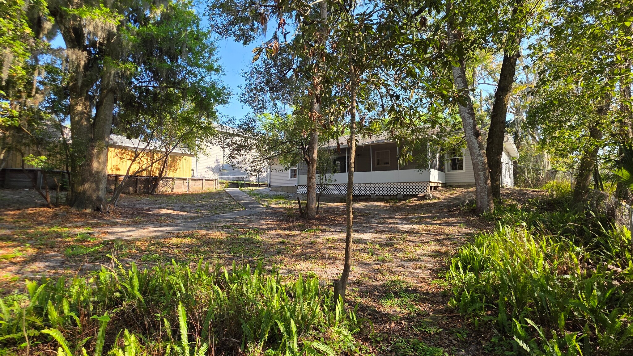 Building Photo - 325 E Plymouth Ave