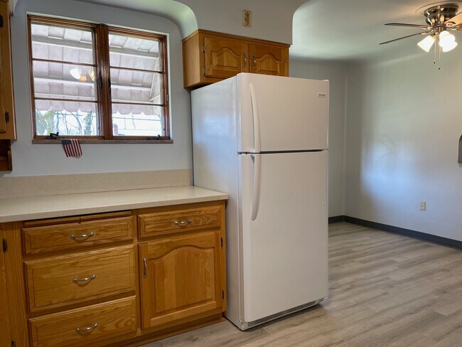 Building Photo - 4517 Lincoln Ave