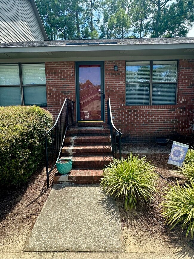 Building Photo - 151 Villa Dr