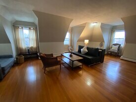 Building Photo - 273 Bowen St
