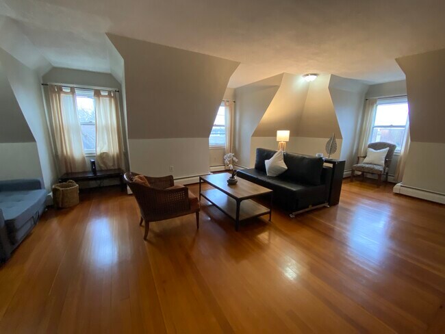 Spacious Living Room - 273 Bowen St