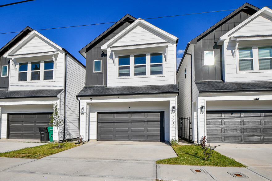 Charming Two-story home with private driveway - 5616 Balbo St