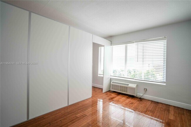 Building Photo - 7325 Carlyle Ave