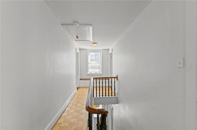 Building Photo - 15 1/2 Bayview Ave