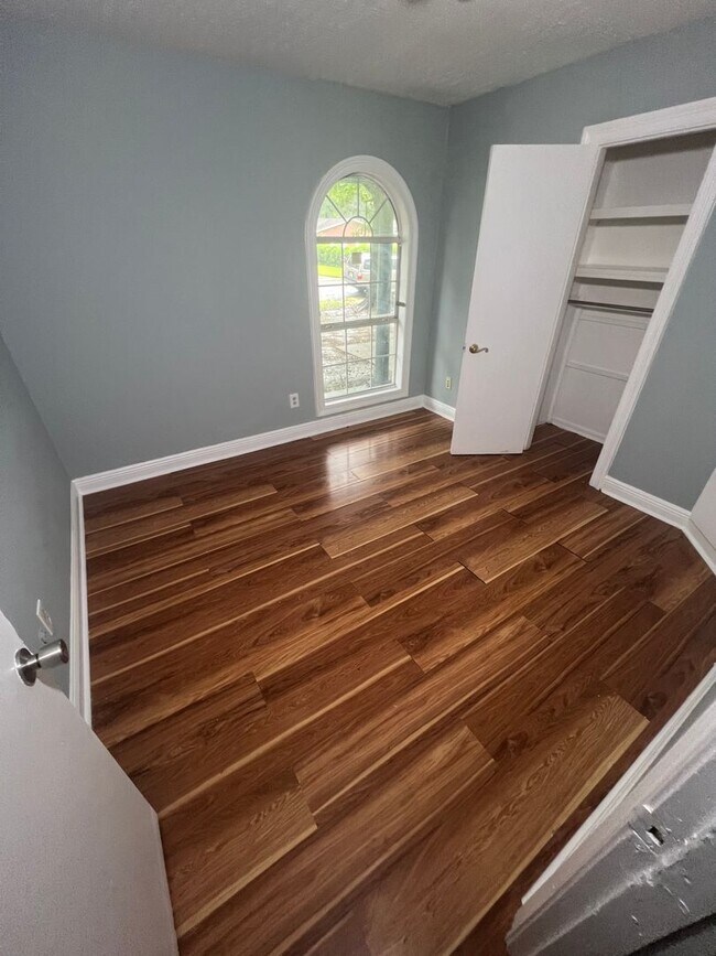 Building Photo - Beautiful 4/3 Home in North East Jackson