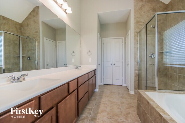 Building Photo - 119 San Saba Dr