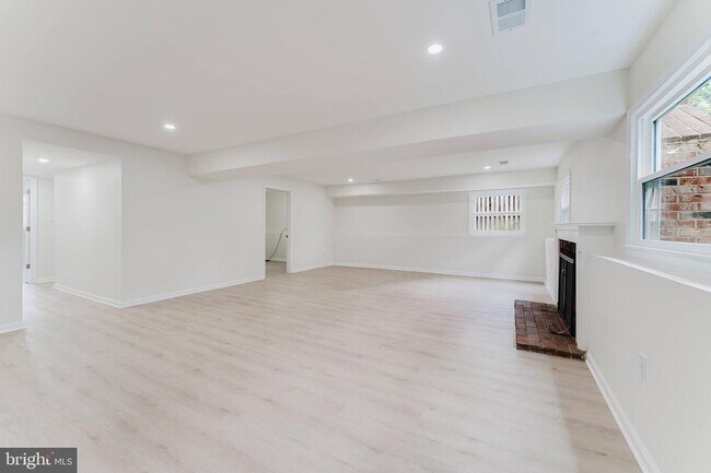 Building Photo - 7107 Sontag Way